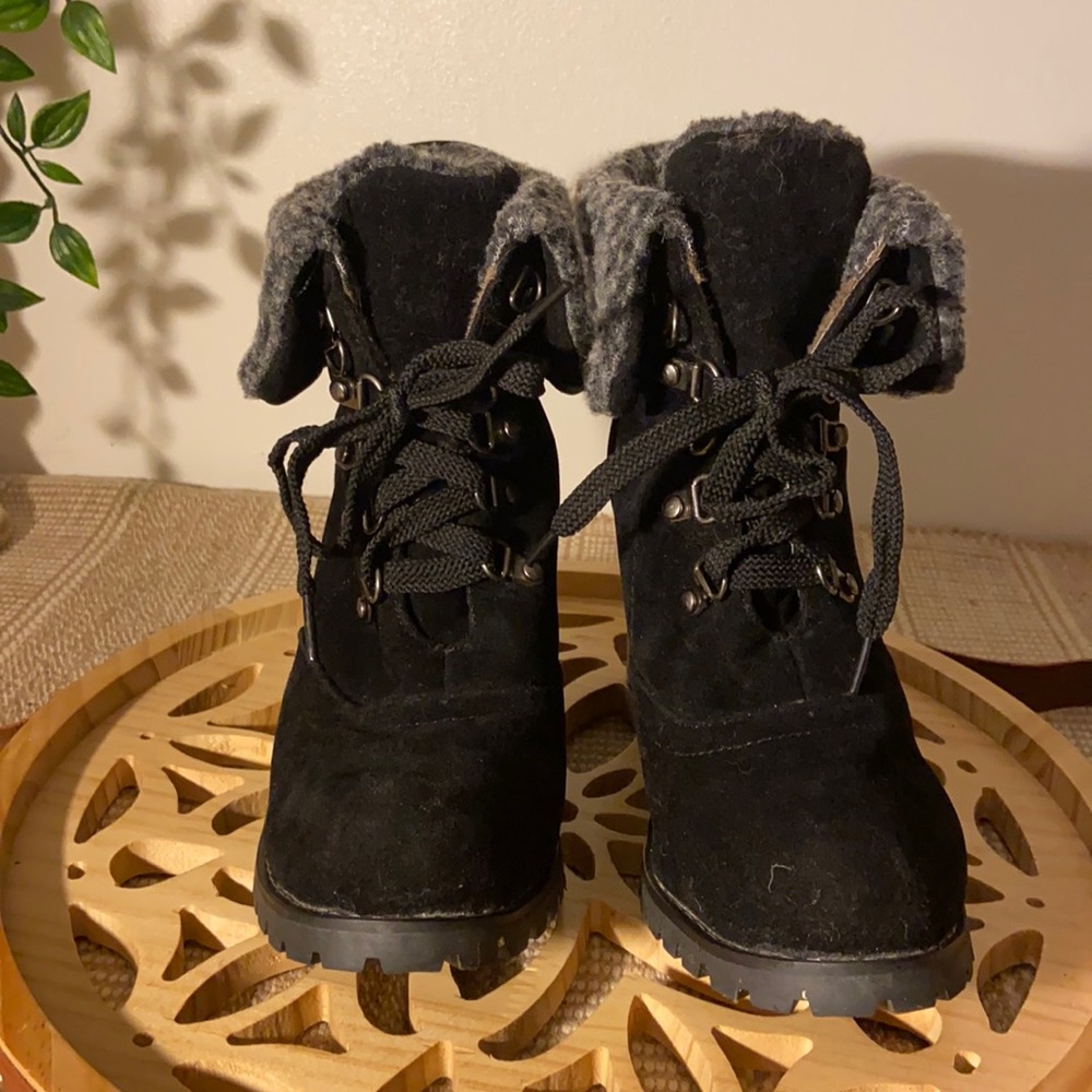 Vero Cuoio very clean boots, very comfortable and cozy. Great for winter